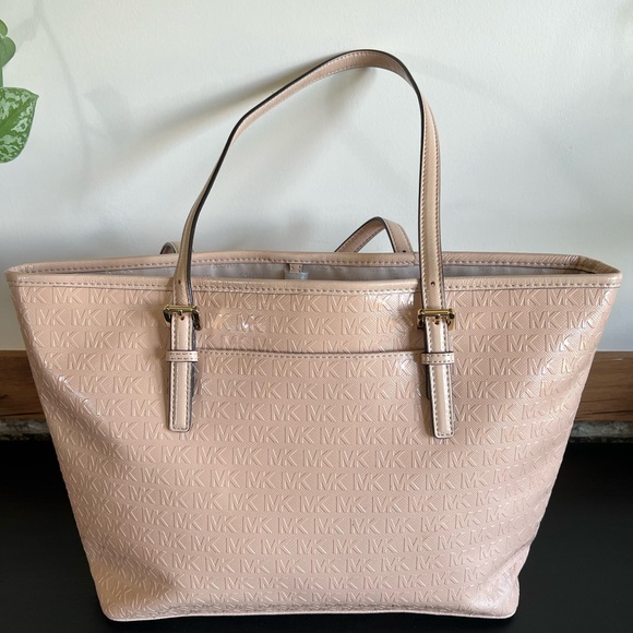 Michael Kors Jet Set Travel Tote Carryall Bag MK Embossed Gold Accents38H7XTVM3A - Picture 4 of 8